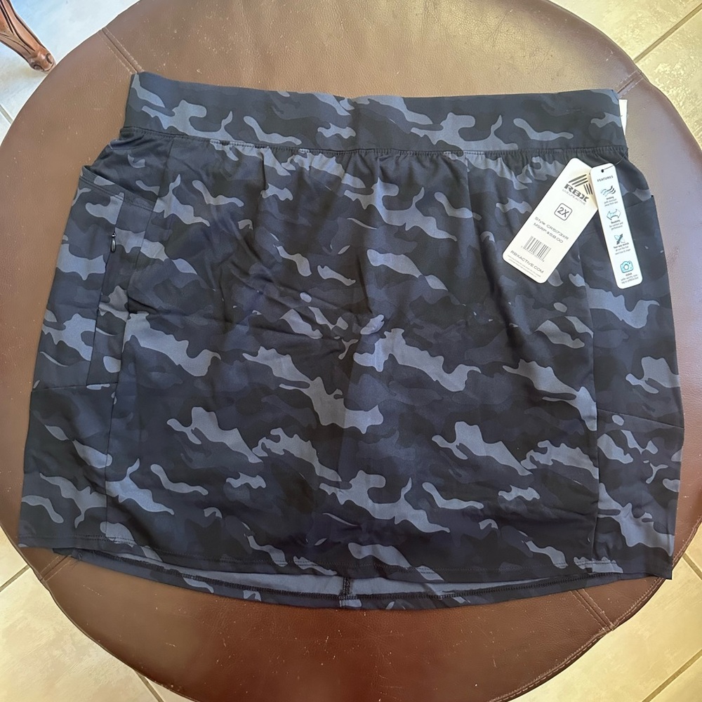 NWT REEBOK CAMOUFLAGE PLUS SIZE SKIRT/SKORT WITH BIKE SHORT.